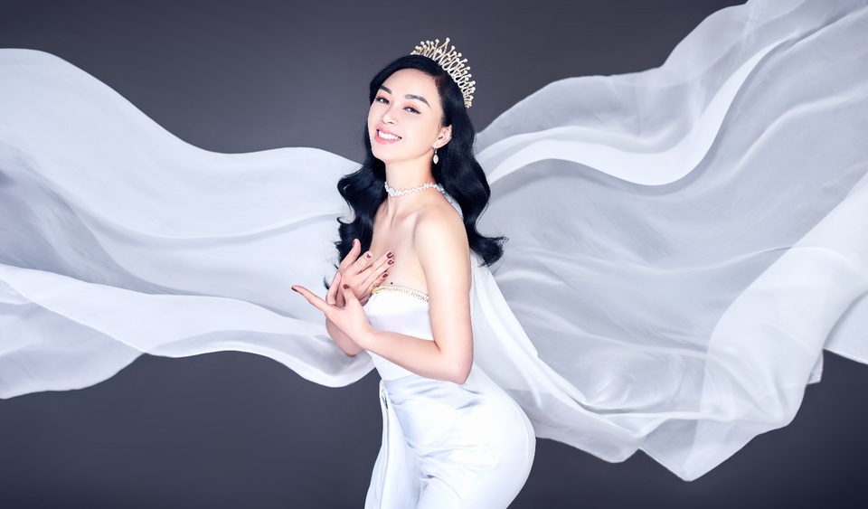 Nữ doanh nhân Nguyễn Hồng Liên đẹp dịu dàng, quyến rũ với bộ sưu tập ngọc trai mới - 3 Nữ doanh nhân Nguyễn Hồng Liên đẹp dịu dàng, quyến rũ với bộ sưu tập ngọc trai mới - 3