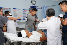 Giới y khoa "sốc" khi bác sĩ bị bóp cổ, dọa giết lại bị dè bỉu "có vấn đề"