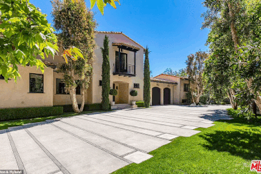 Justin Timberlake bán nhà đắt hơn 4 lần giá mua