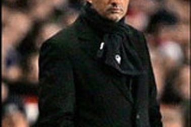 Mourinho quyết không nhượng bộ