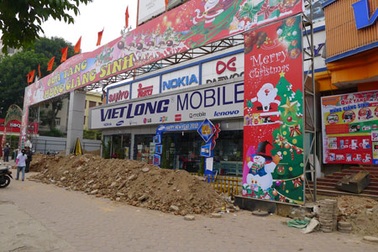 Kinh doanh đình đốn vì chủ tòa nhà “bỗng dưng”... cắt điện, đào hào