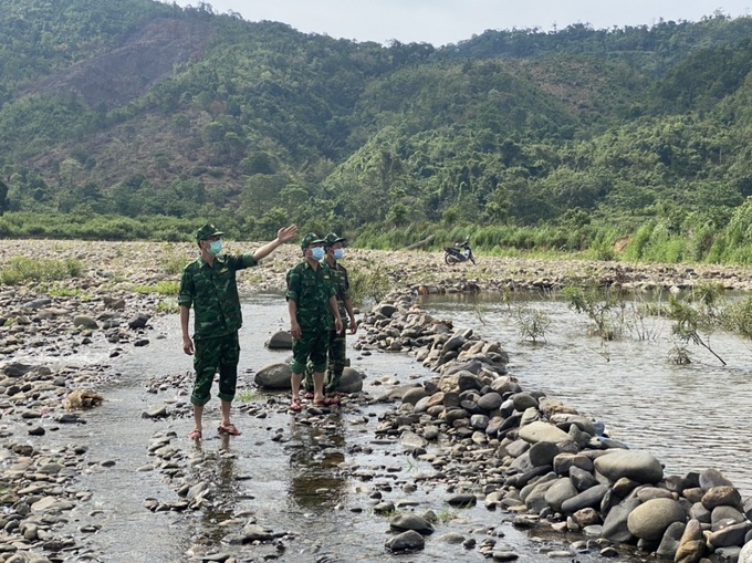 Gác niềm riêng, bám đường biên - Ảnh 4.