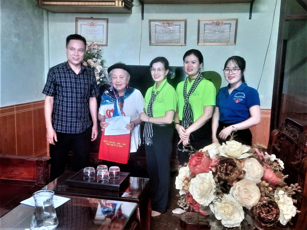Người mẹ nào cũng giữ con, lấy ai chiến đấu bảo vệ Tổ quốc - 5 Người mẹ nào cũng giữ con, lấy ai chiến đấu bảo vệ Tổ quốc - 5