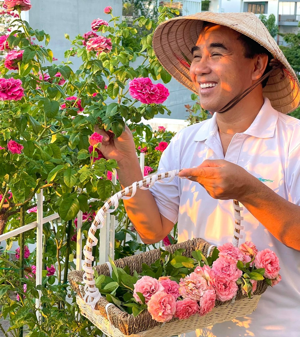 Quyền Linh sống mộc mạc, chăm cây, trồng hoa trong biệt thự 21 tỷ đồng - 10 Quyền Linh sống mộc mạc, chăm cây, trồng hoa trong biệt thự 21 tỷ đồng - 10