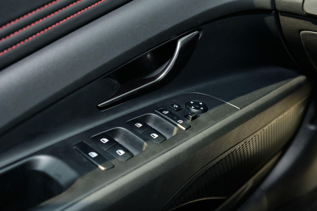 Trải nghiệm chi tiết Hyundai Elantra N-Line 2023: lái thú vị, đủ dính ghế - 23 Trải nghiệm chi tiết Hyundai Elantra N-Line 2023: lái thú vị, đủ dính ghế - 23