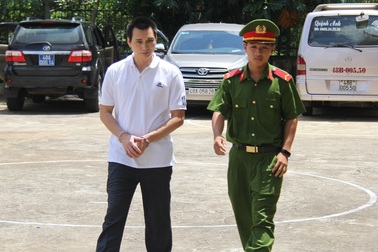 Nguyên cán bộ công an tỉnh chiếm đoạt cả tỷ đồng tiền chạy việc, làm giả hồ sơ