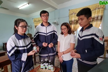 Giấc mơ sản phẩm thảo mộc bảo vệ hoa màu của cô trò xứ Nghệ