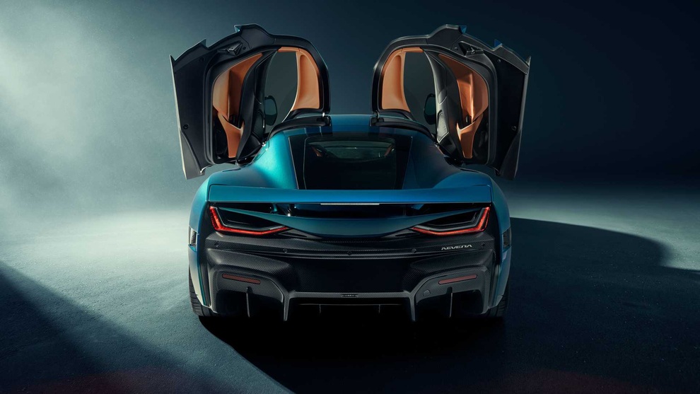 Siêu xe chạy điện Rimac Nevera gây choáng không chỉ bởi giá bán 2 triệu EUR - 11 Siêu xe chạy điện Rimac Nevera gây choáng không chỉ bởi giá bán 2 triệu EUR - 11