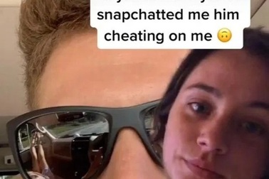 Từ một tấm ảnh, phát hiện bạn trai đang dây dưa với 5 người phụ nữ