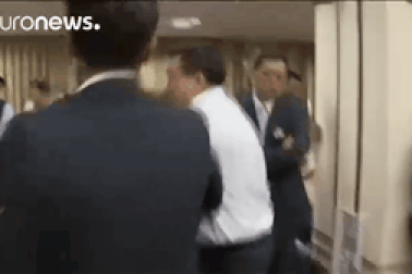 Những vụ ẩu đả của các chính trị gia trên chính trường thế giới