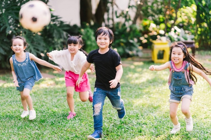 Bên cạnh việc học thêm, cha mẹ hãy tạo điều kiện để con có những khoảng thời gian được nghỉ ngơi, thư giãn để tái tạo năng lượng. Ảnh minh họa