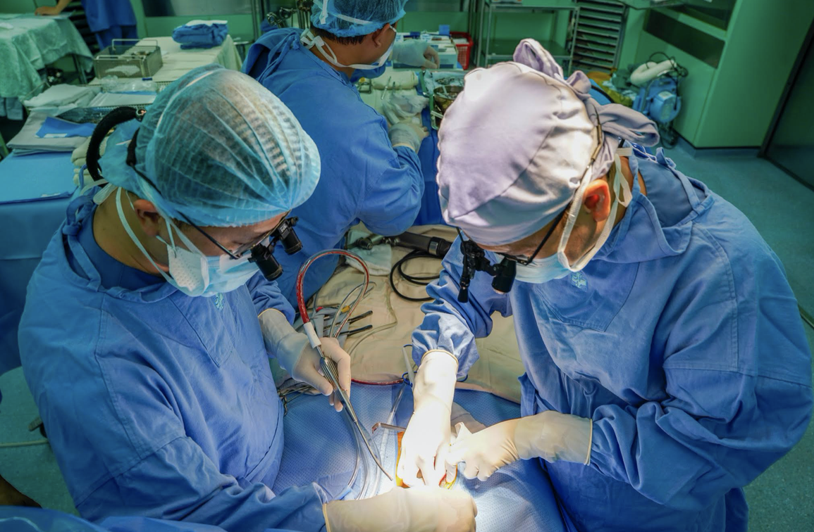 Cuộc đại phẫu cứu bé 10 ngày tuổi mang án tử báo trước từ trong bụng mẹ - 1 Cuộc đại phẫu cứu bé 10 ngày tuổi mang án tử báo trước từ trong bụng mẹ - 1