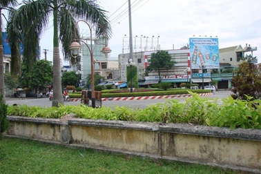 Phá dỡ bức tường tại công viên lớn nhất Quảng Ngãi