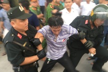 Vụ áp giải tài xế ở BOT Cai Lậy: Công an triệu tập, tài xế mang theo luật sư tới làm việc