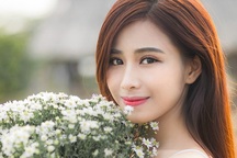 Thiếu nữ tuổi 19 dịu dàng với cúc họa mi