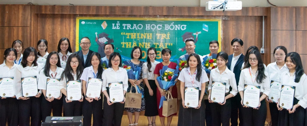 Cathay Life Việt Nam trao học bổng Thịnh trí thành tài lần thứ 16 - 1 Cathay Life Việt Nam trao học bổng Thịnh trí thành tài lần thứ 16 - 1