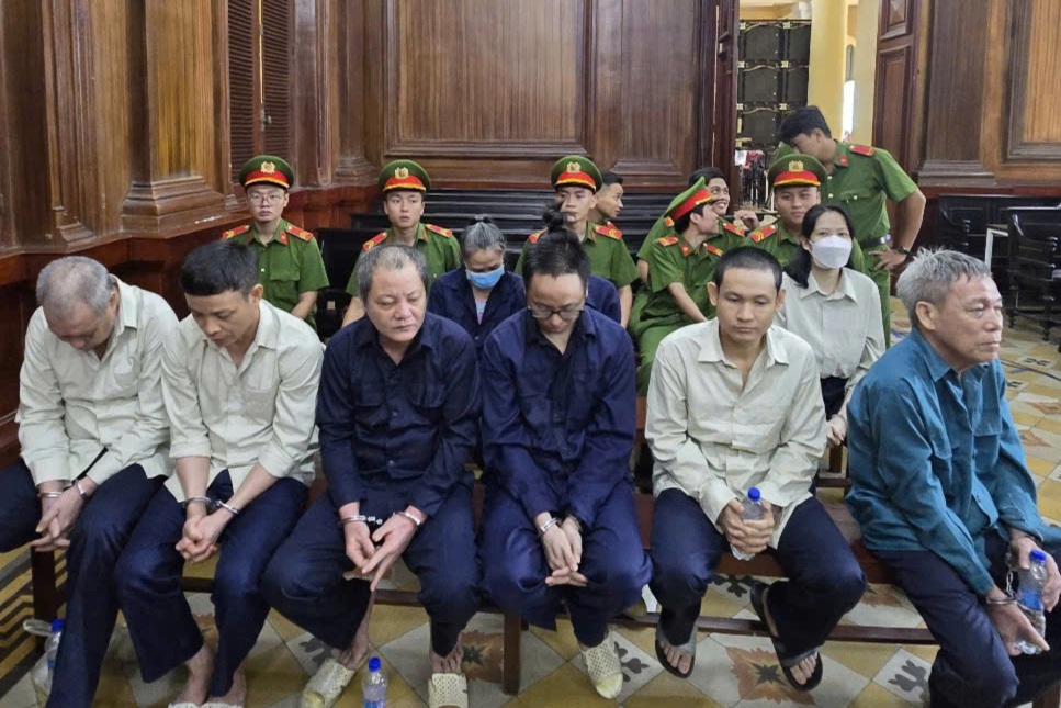 Vay tiền ngân hàng mua dự án ma, vợ chồng giáo viên mất tiền tỷ - 2 Vay tiền ngân hàng mua dự án ma, vợ chồng giáo viên mất tiền tỷ - 2
