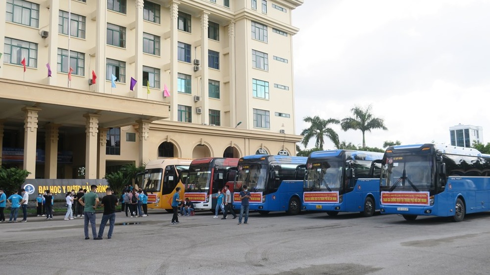 Hơn 200 giảng viên, sinh viên Đại học Y dược Hải Phòng lên đường vào Nam - 1 Hơn 200 giảng viên, sinh viên Đại học Y dược Hải Phòng lên đường vào Nam - 1