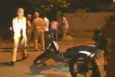 Toàn cảnh công an dùng bùi nhùi trị quái xế