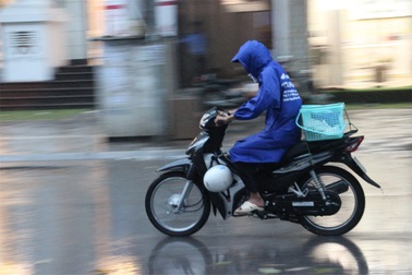 Hà Nội mưa giông do ảnh hưởng không khí lạnh