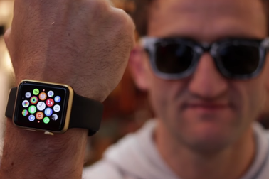 Biến Apple Watch thường thành phiên bản vàng bằng sơn phun