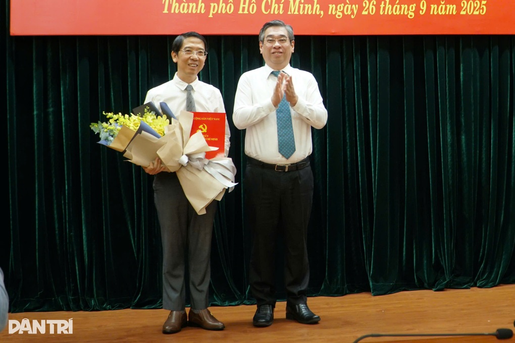 Ông Nguyễn Khắc Văn làm Quyền Tổng Biên tập báo Sài Gòn Giải Phóng - 3 Ông Nguyễn Khắc Văn làm Quyền Tổng Biên tập báo Sài Gòn Giải Phóng - 3