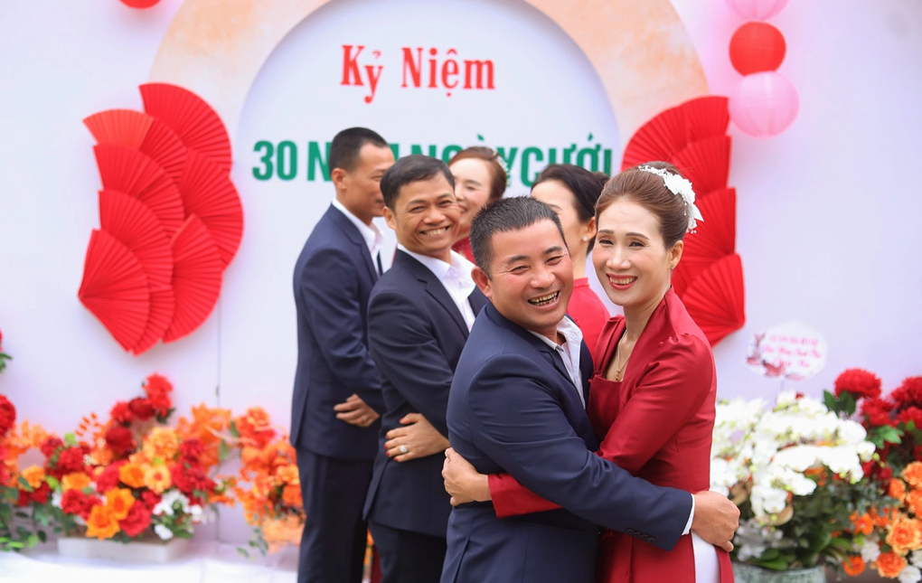 Cùng lấy chồng năm 1993, 30 năm sau 3 cô bạn cùng kỷ niệm ngày đặc biệt - 3