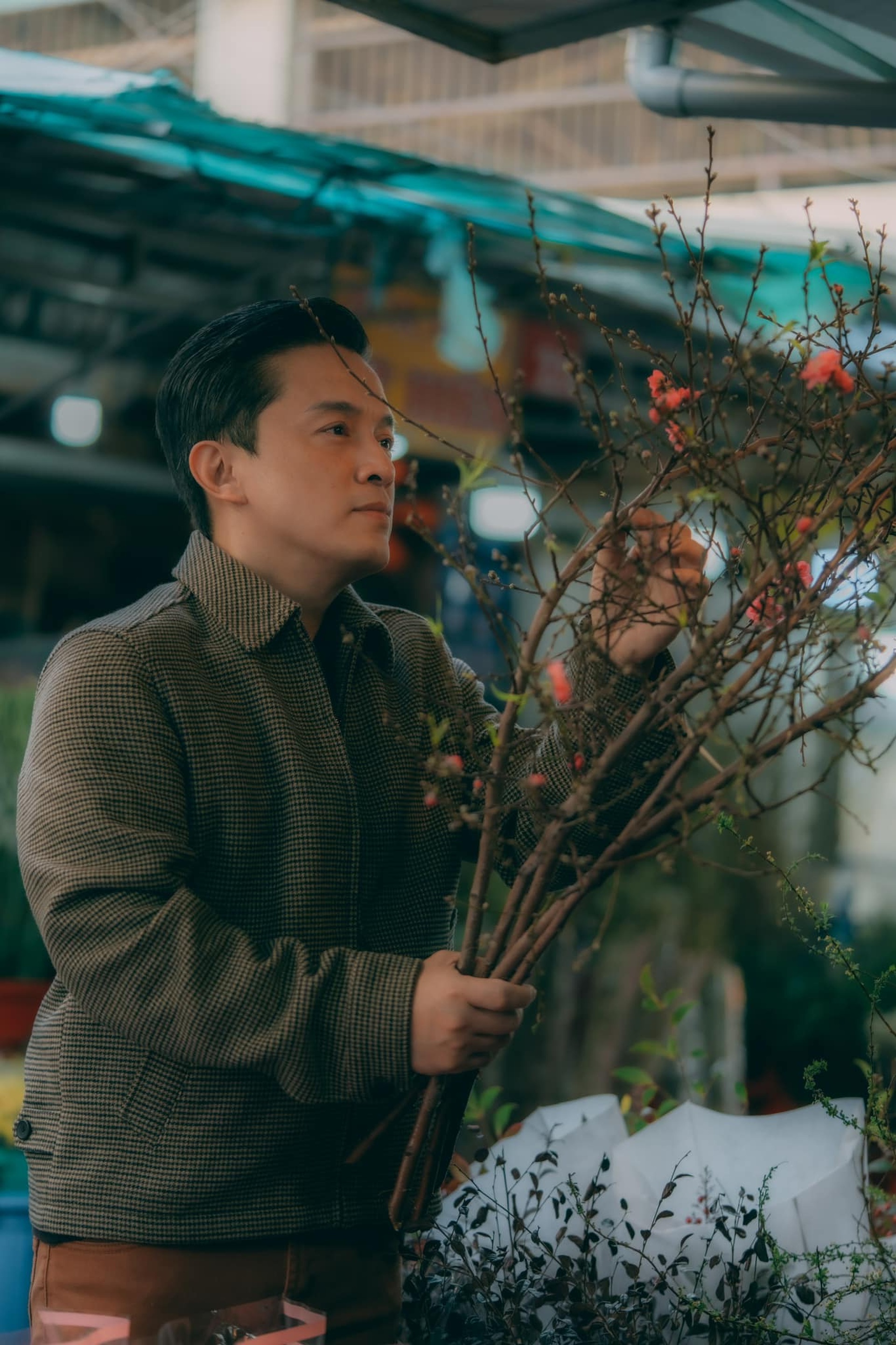 Lam Trường làm cha lần 3 ở tuổi 51, hôn nhân viên mãn bên vợ trẻ - 11