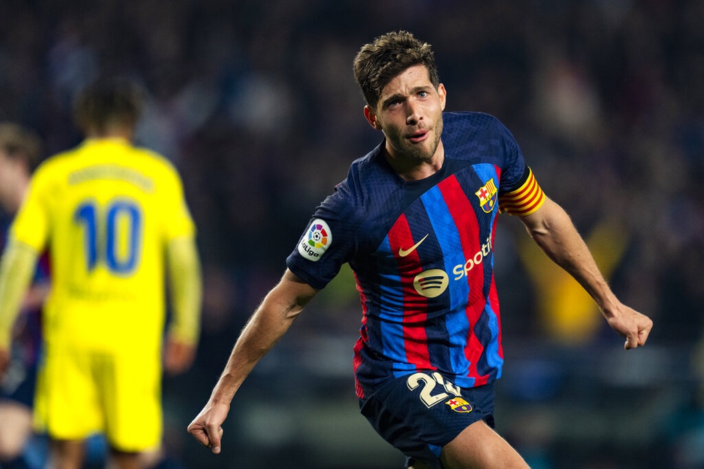 Lewandowski tỏa sáng, Barcelona bỏ xa Real Madrid 8 điểm - 2 Lewandowski tỏa sáng, Barcelona bỏ xa Real Madrid 8 điểm - 2