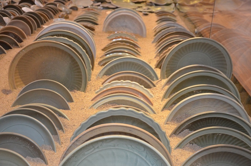 Kinh ngạc kho cổ vật trên tàu cổ 700 năm tuổi - 2