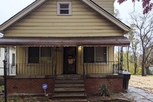 Mua lại nhà hoang, người đàn ông vô gia cư làm nên điều bất ngờ cho vợ