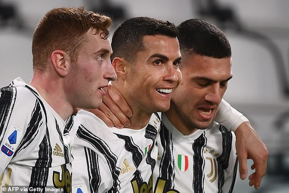 C.Ronaldo tỏa sáng rực rỡ, Juventus có chiến thắng rửa mặt - 6 C.Ronaldo tỏa sáng rực rỡ, Juventus có chiến thắng rửa mặt - 6