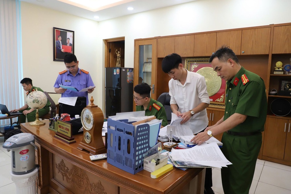 Khởi tố chủ tịch và giám đốc Công ty quản lý công trình đô thị Bắc Giang - 2 Khởi tố chủ tịch và giám đốc Công ty quản lý công trình đô thị Bắc Giang - 2
