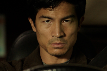 Nam chính gốc Việt phá hơn 300 triệu đồng tiền bình hoa khi đóng phim "578"