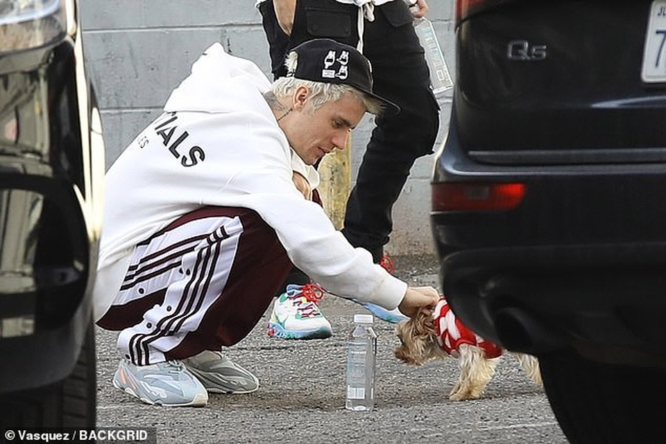 Justin Bieber cởi trần khoe hình xăm khủng - 5 Justin Bieber cởi trần khoe hình xăm khủng - 5