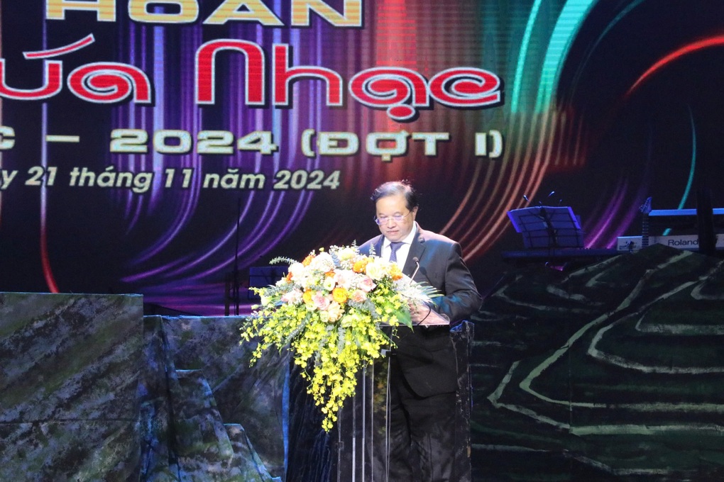NSND Phạm Phương Thảo ngồi ghế nóng Liên hoan Ca múa nhạc 2024 - 1 NSND Phạm Phương Thảo ngồi ghế nóng Liên hoan Ca múa nhạc 2024 - 1