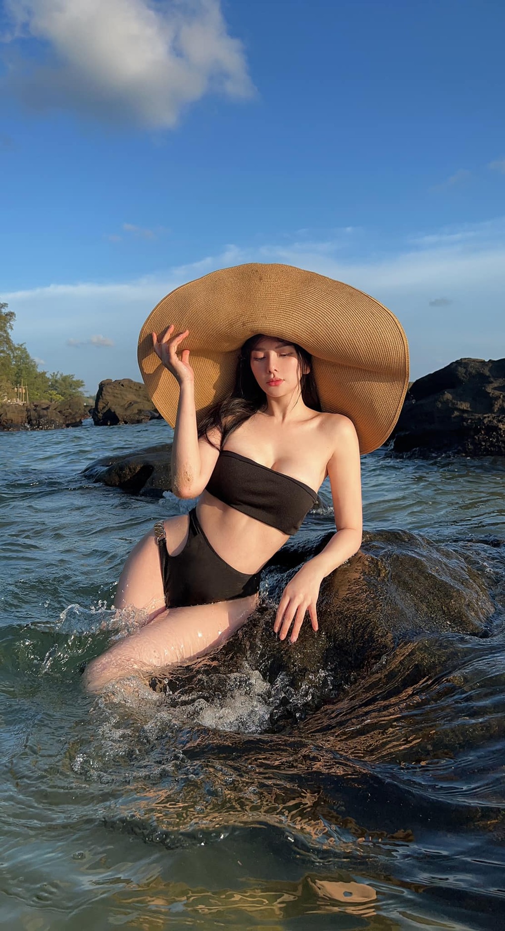 Cựu thành viên Mây Trắng: Vóc dáng sexy, viên mãn bên chồng kém 10 tuổi - 7