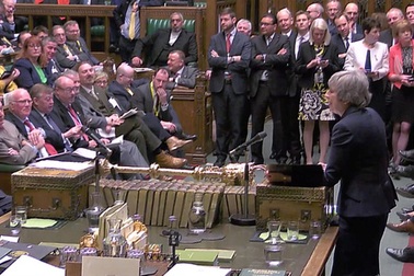 Anh: 15 bộ trưởng thách thủ tướng