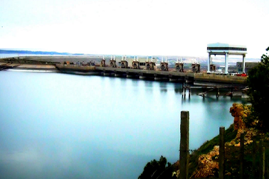 SDF đuổi IS khỏi sân bay Tabqa, đập lớn nhất Syria bị vỡ