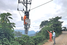 Ánh điện thắp sáng các bản làng nơi biên giới