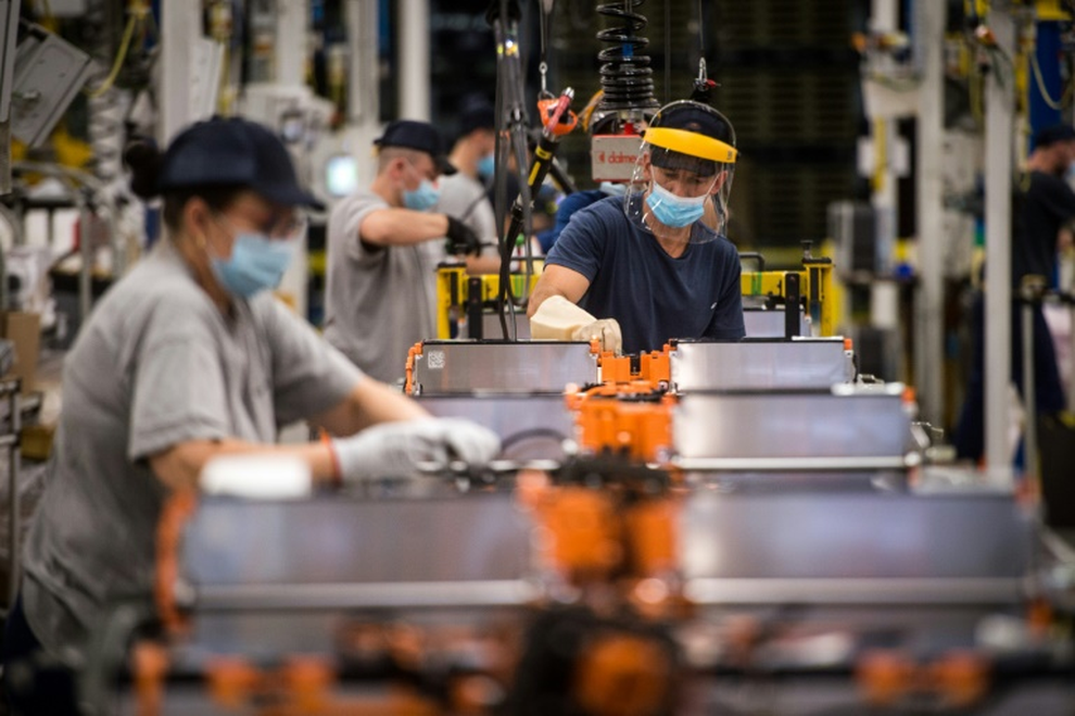 Các nhà sản xuất ô tô gấp rút chuẩn bị tái chế hàng triệu pin ô tô điện - 2 Các nhà sản xuất ô tô gấp rút chuẩn bị tái chế hàng triệu pin ô tô điện - 2