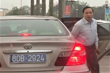 Phó Bí thư Ninh Bình vừa bị kỷ luật từng dính "lùm xùm" đi xe 2 biển xanh