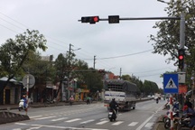 CPU vận hành đèn tín hiệu giao thông trên quốc lộ 1A phải... đi mượn