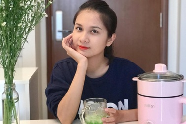 Nữ MC xinh đẹp chuyển sang bán sữa dinh dưỡng vì ế show mùa dịch