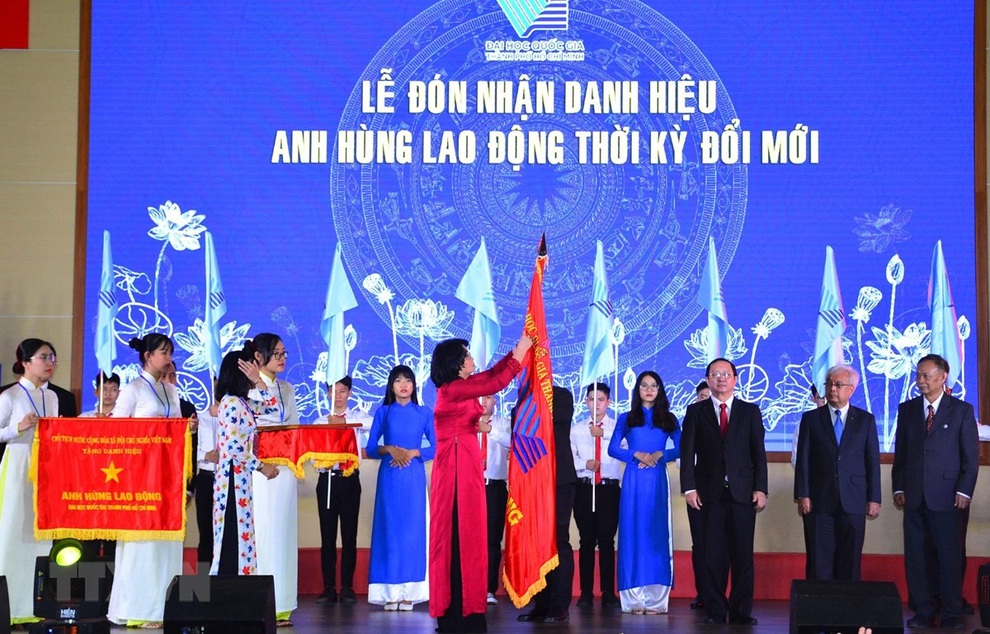 Mở rộng đối tượng khen thưởng, khắc phục tình trạng cộng dồn thành tích - 2 Mở rộng đối tượng khen thưởng, khắc phục tình trạng cộng dồn thành tích - 2