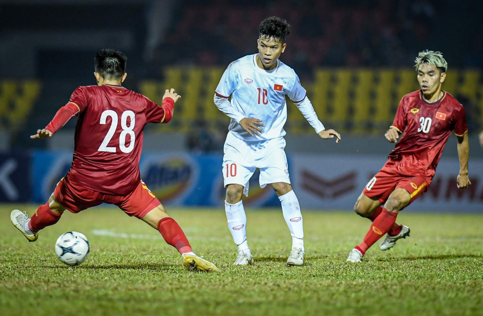 Tuyển Việt Nam 3-2 U22 Việt Nam: Văn Quyết, Đức Chinh ghi bàn - 23 Tuyển Việt Nam 3-2 U22 Việt Nam: Văn Quyết, Đức Chinh ghi bàn - 23