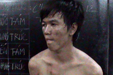 Ghen tuông, nam sinh đâm dao ngập hông bạn gái