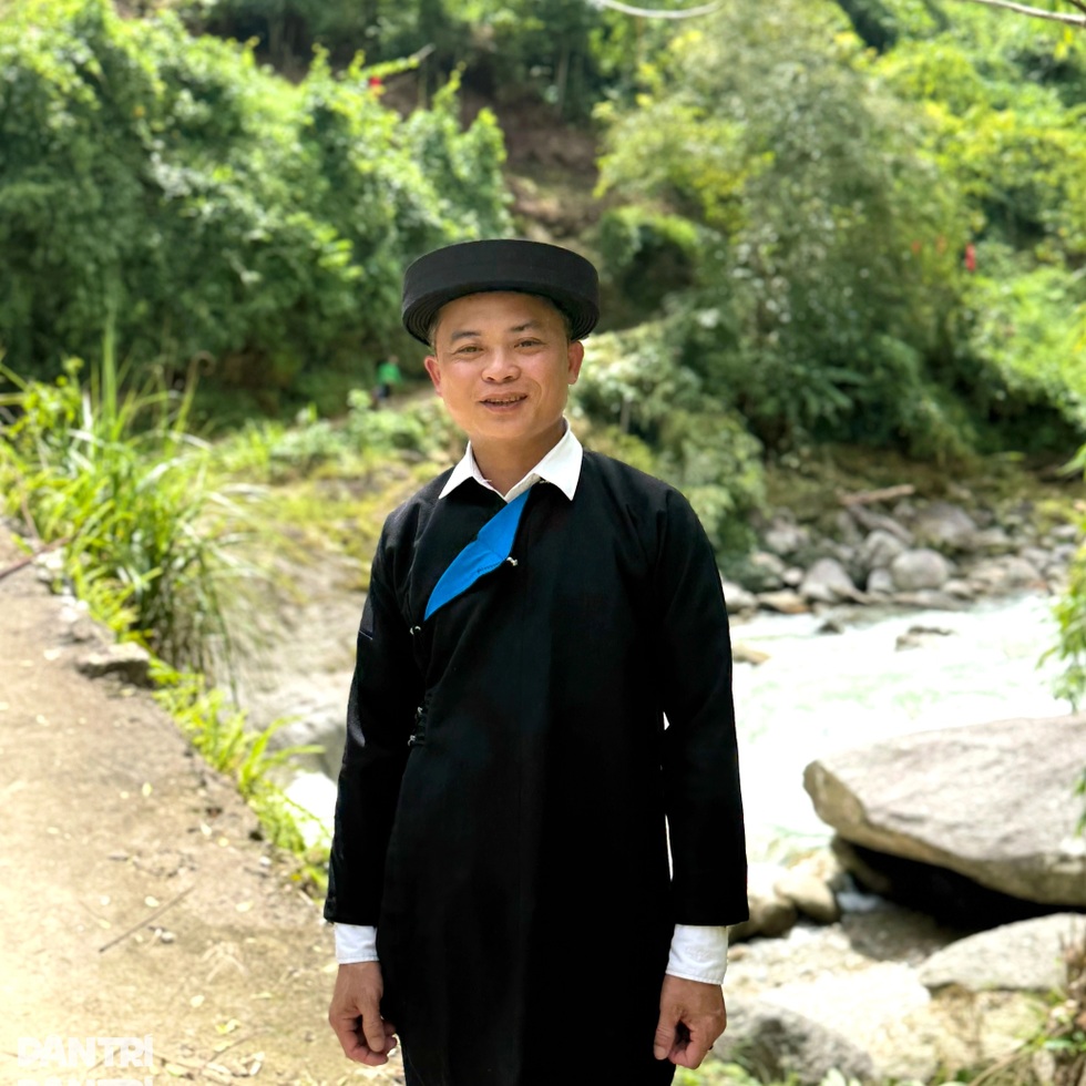 Niềm vui khó nói thành lời của đồng bào Dao trong ngày khởi công cầu - 2 Niềm vui khó nói thành lời của đồng bào Dao trong ngày khởi công cầu - 2