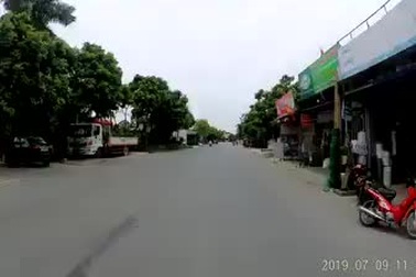 Xe máy tông thẳng vào CSGT