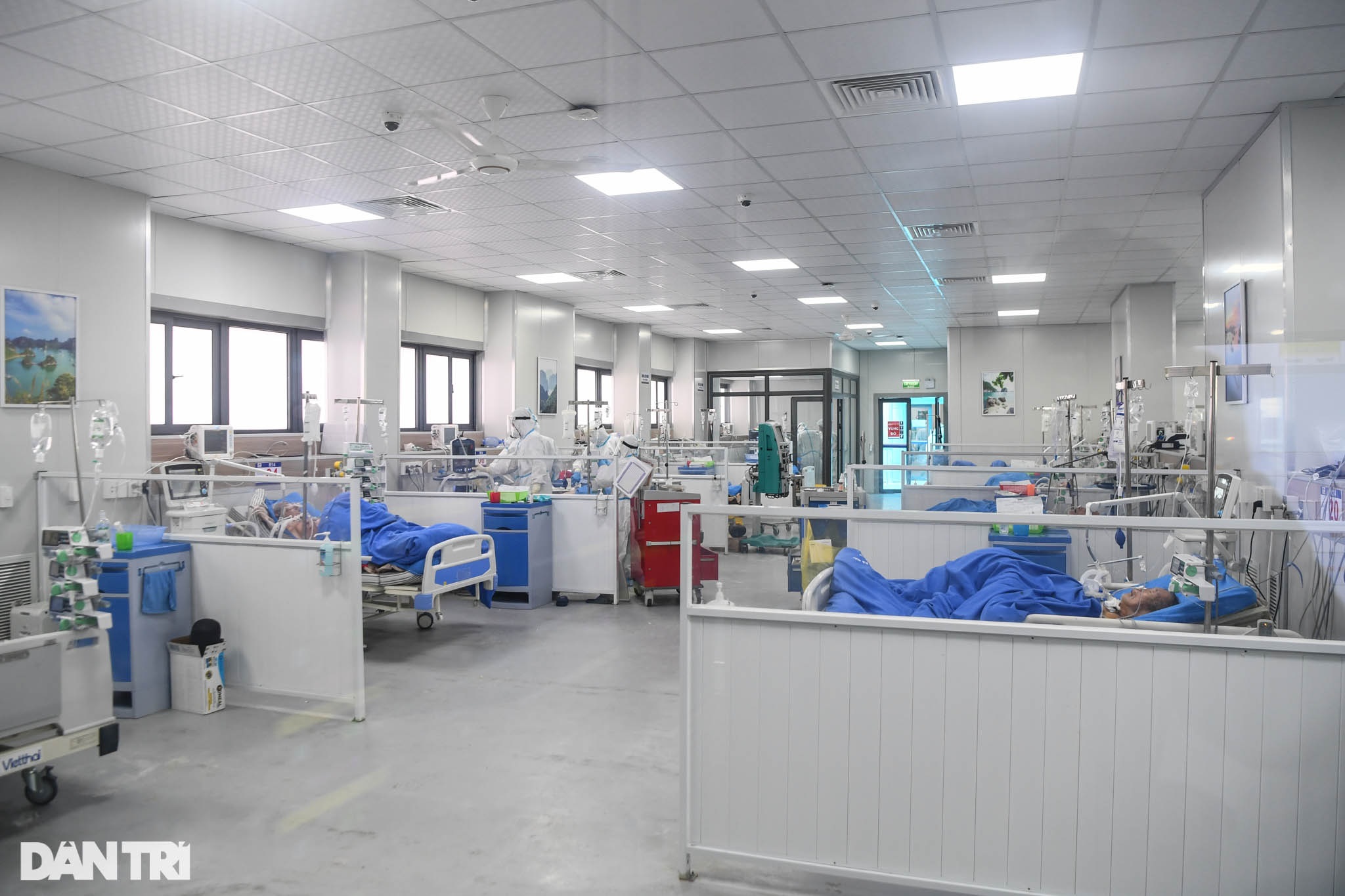 Chuông cảnh báo đỏ vang liên hồi trong khu điều trị F0 nguy kịch ở Hà Nội - 2 Chuông cảnh báo đỏ vang liên hồi trong khu điều trị F0 nguy kịch ở Hà Nội - 2
